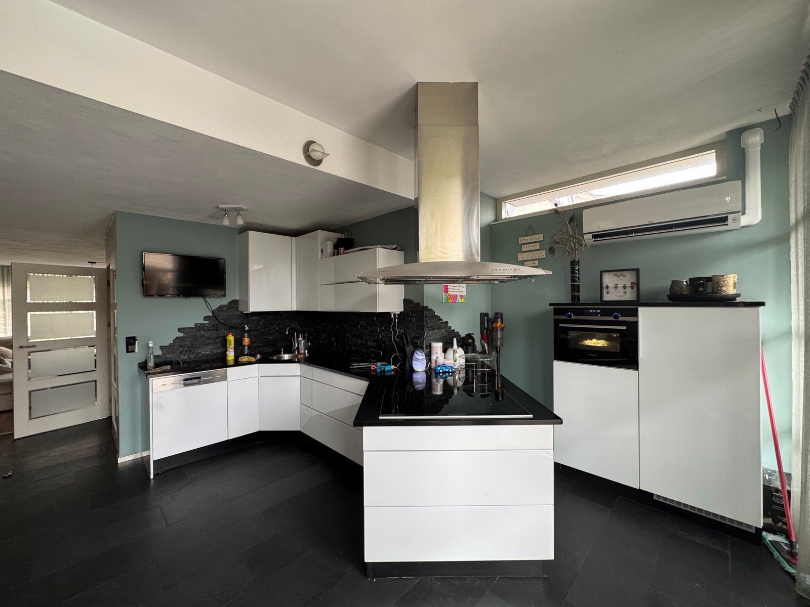 Moderne keuken met inbouwapparatuur, Witgoed en Apparatuur, Ophalen, Gebruikt
