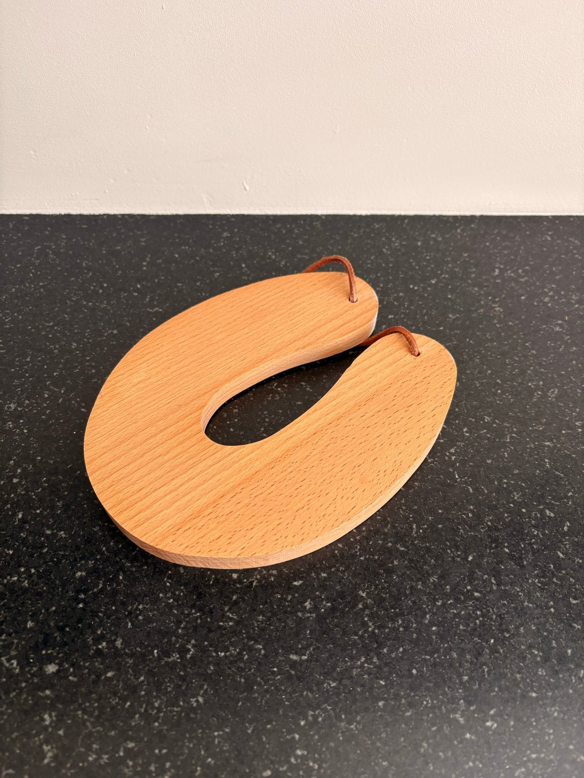 HEMA Rookworstplank Houten serveerplank - Gebogen design, Hout, Snij-/serveerplank, Ophalen of Verzenden, Zo goed als nieuw