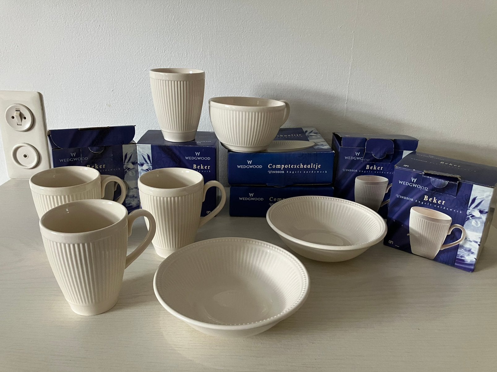 Wedgwood Winsor, 4 bekers, 2 compoteschaaltjes, 1 soepkom, Ophalen of Verzenden, Nieuw, Porselein, Kop(pen) en/of Schotel(s)