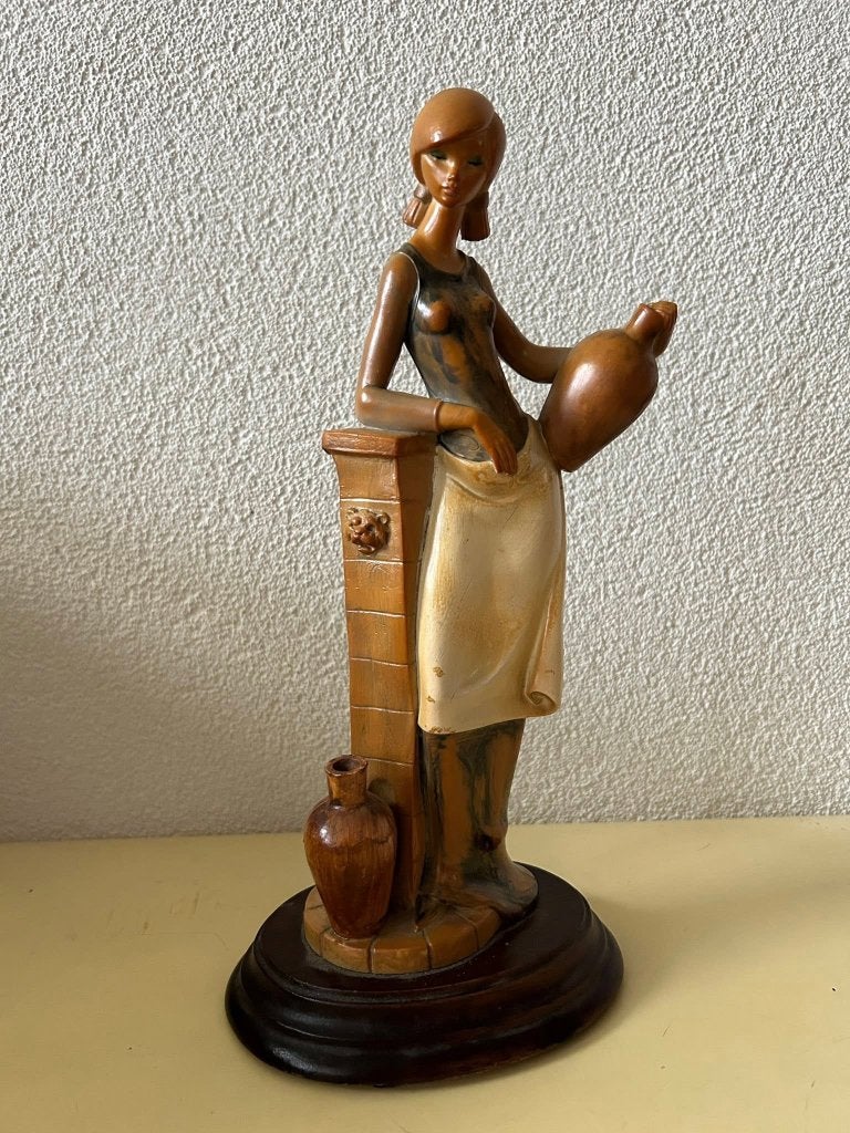 Beeld vrouw met waterkruik Depose Italy, Art deco, Beschilderd, Kunststof, Ophalen of Verzenden