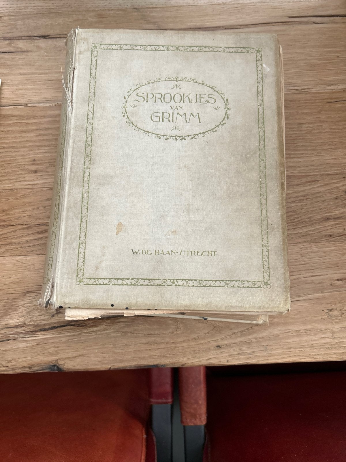 Sprookjes van Grimm - Geïllustreerd door Rie Cramer, Boeken, Sprookjes en Fabels, Ophalen of Verzenden, Gelezen