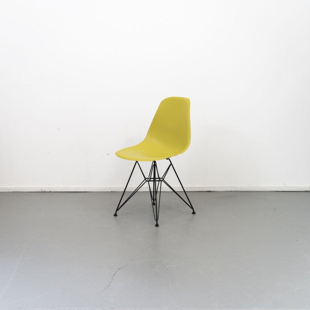 Vitra Eames DSR Stoel Kunststof Mosterdgroen - Zwart, Niet ingevuld, Zo goed als nieuw, Niet ingevuld, Niet ingevuld