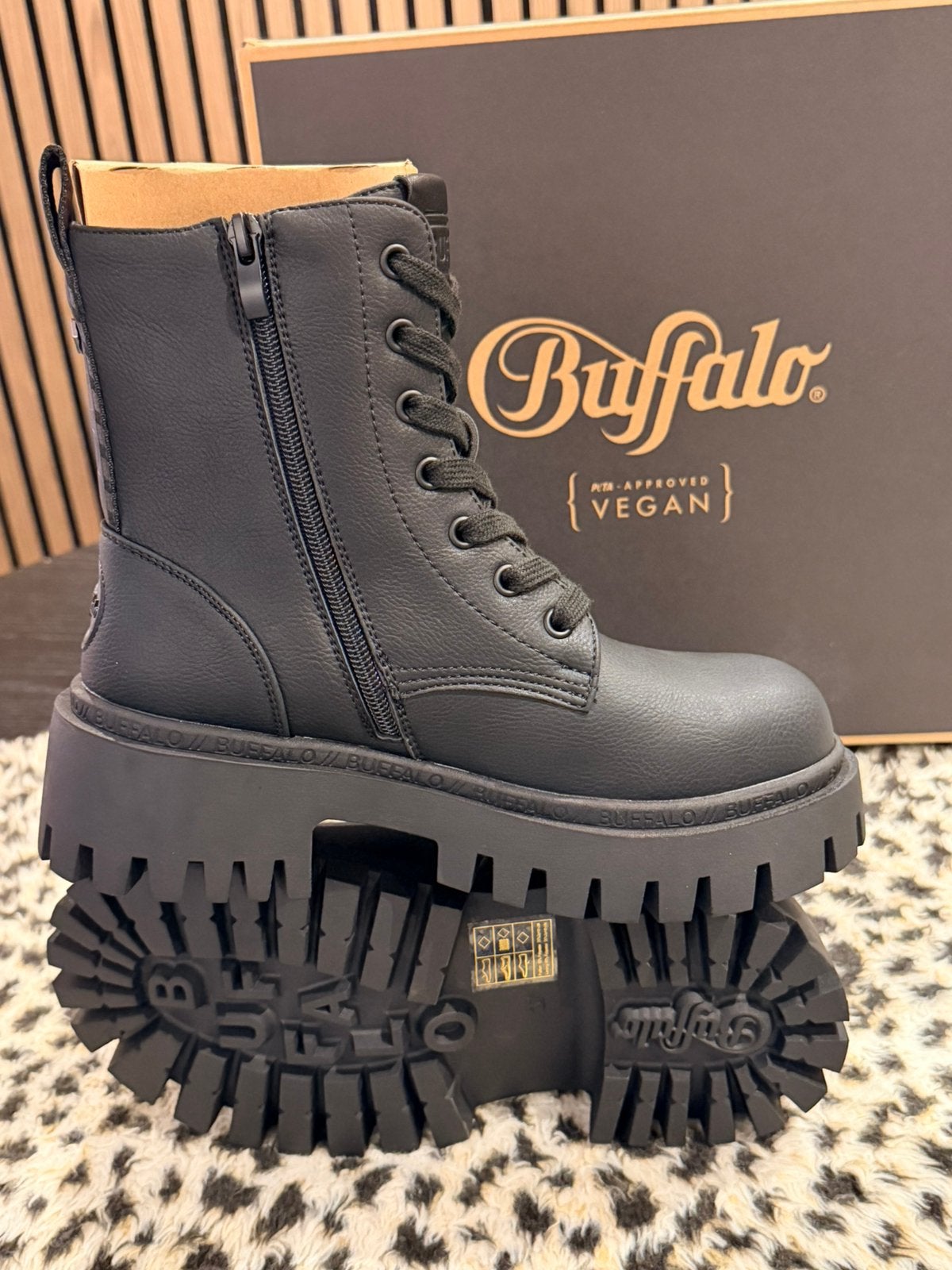 Nieuw Buffalo Zanos zwarte chunky boots – maat 37, Zwart, Lage of Enkellaarzen, Nieuw, Ophalen of Verzenden