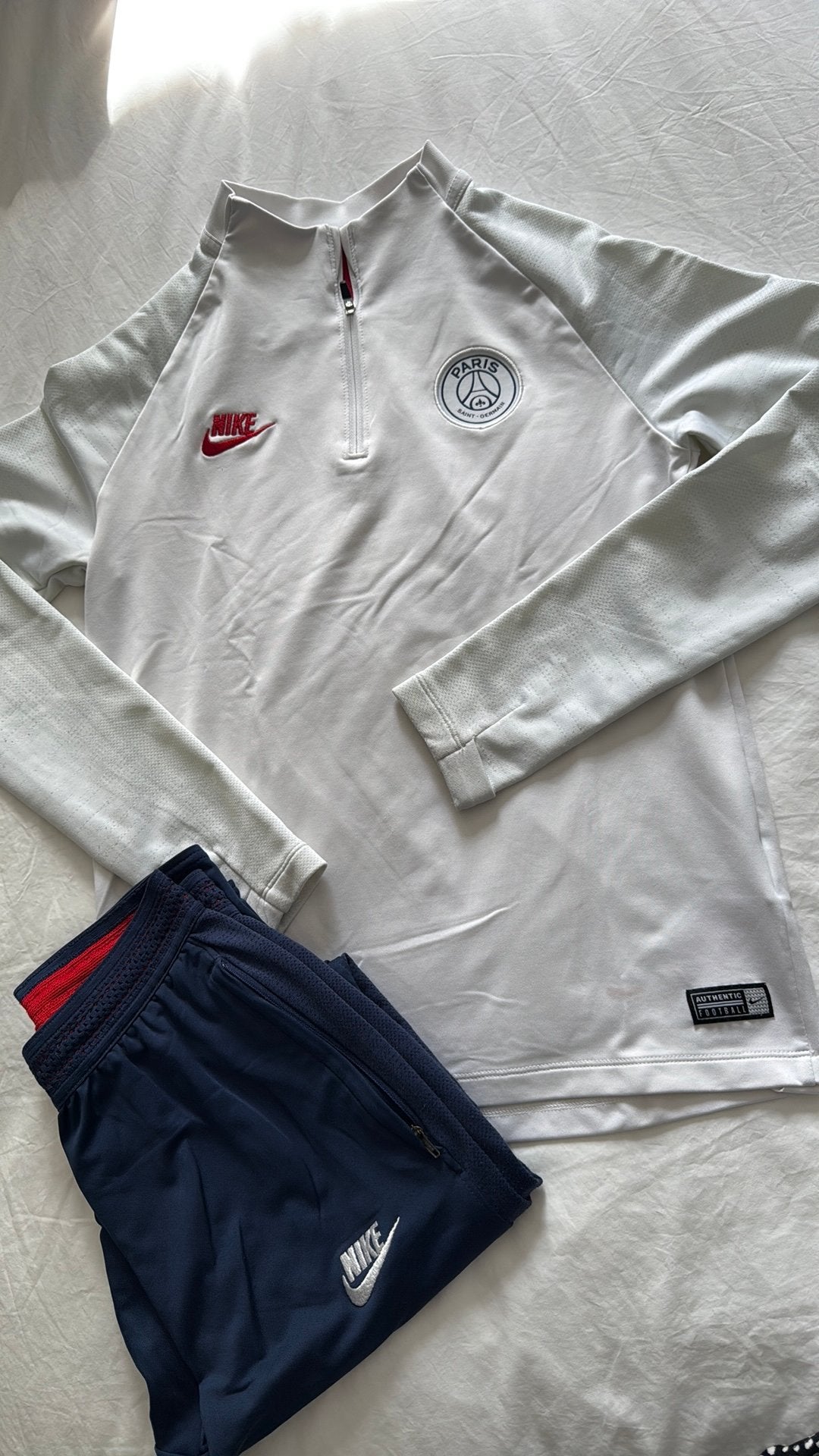 Nike PSG set longsleeve lange broek 147-158, Maat XS of kleiner, Ophalen of Verzenden, Zo goed als nieuw, Shirt