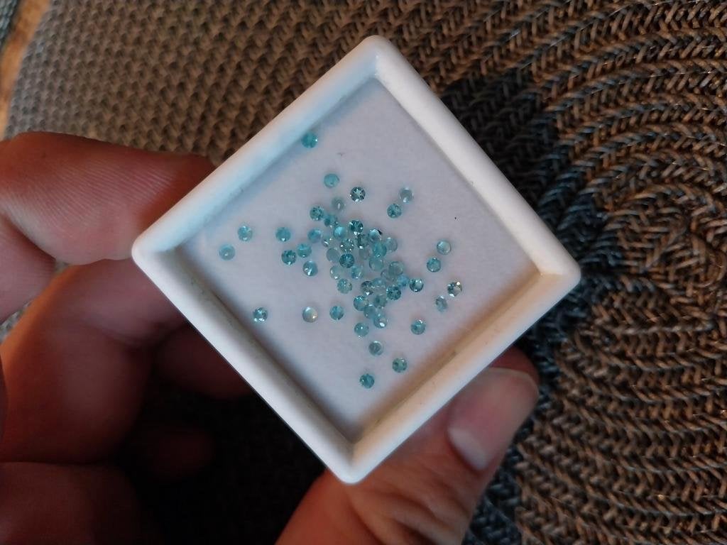 2mm ronde facet geslepen apatiet., -, -, Nieuw, Ophalen of Verzenden