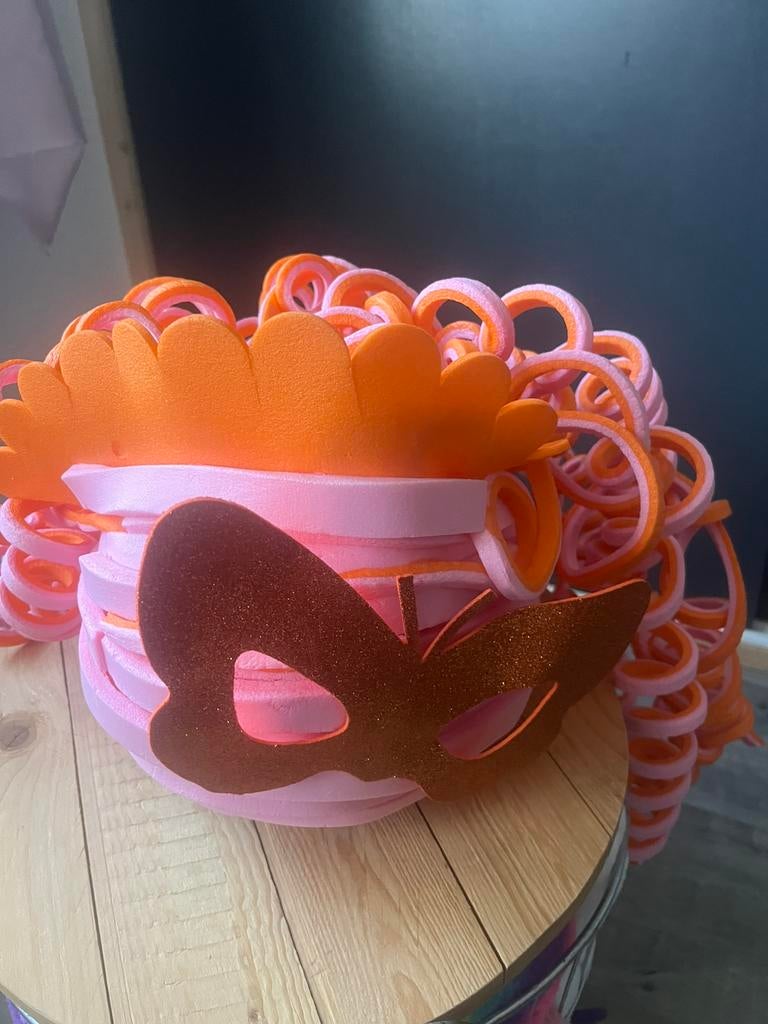 Twee foampruiken, Kleding | Dames, Carnavalskleding en Feestkleding, Ophalen of Verzenden, Gedragen, Carnaval, Accessoires