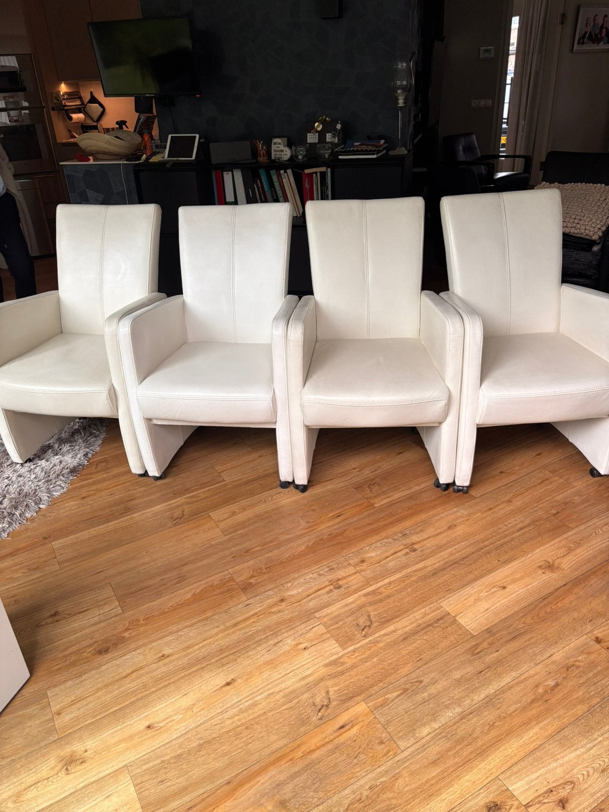 Leren eetkamerstoelen op wieltjes 4 stuks, Ophalen, Wit, Leer, Zo goed als nieuw