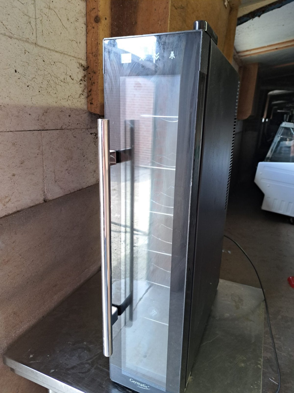 Germatic Wijnkoelkast - Compact en Stijlvol, 85 tot 120 cm, Minder dan 45 cm, Ophalen of Verzenden, Minder dan 75 liter
