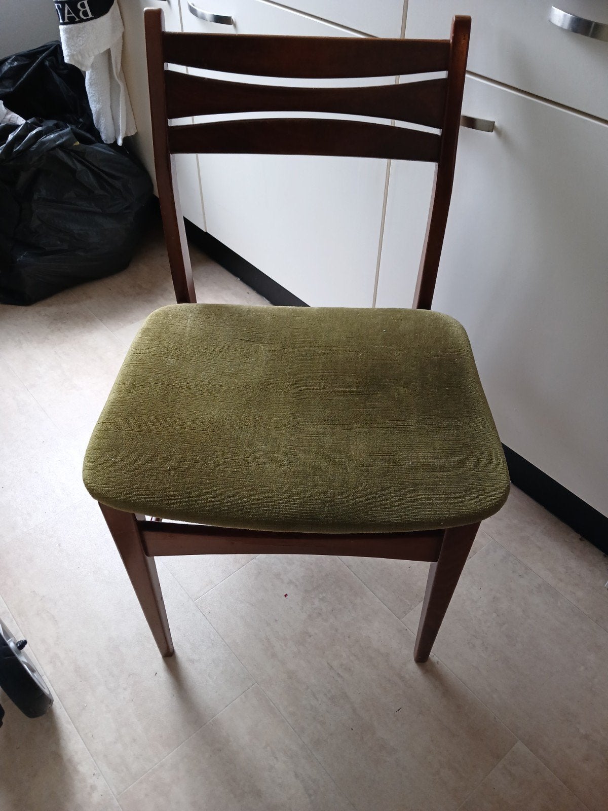 3 Vintage Deense houten stoel met groene stoffen zitting, Ophalen of Verzenden