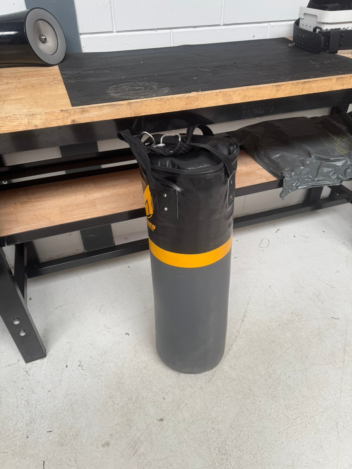 Bokszak / pull up bar, Sport en Fitness, Fitnessmaterialen, Ophalen, Zo goed als nieuw