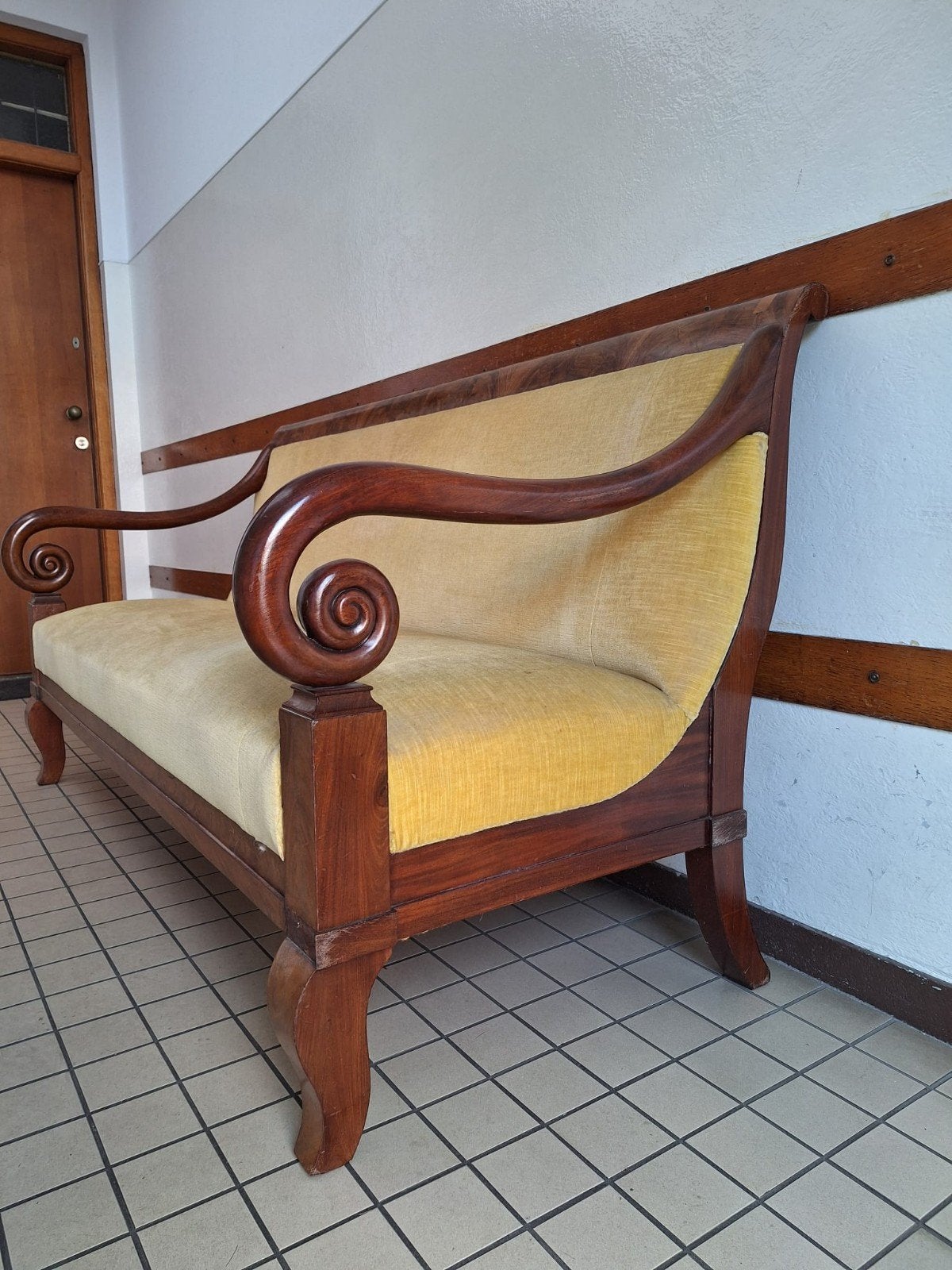 Driezitsbank van eikenhout, Engelse stijl, gele bekleding, Antiek en Kunst, Ophalen