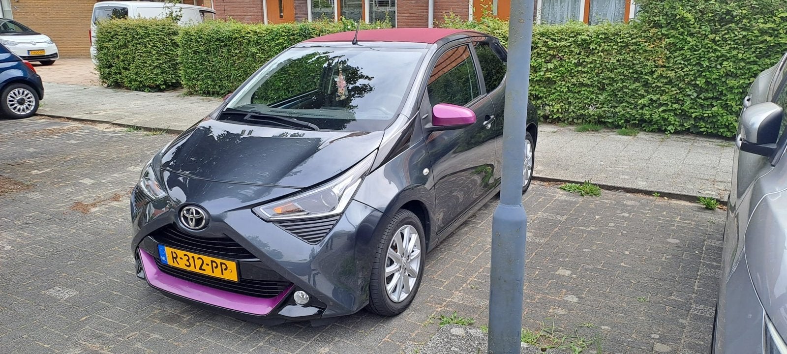 Toyota Aygo 1.0 Vvt-i 72pk 5D 2020 Grijs, Stoelverwarming, 4 stoelen, Handgeschakeld, Particulier