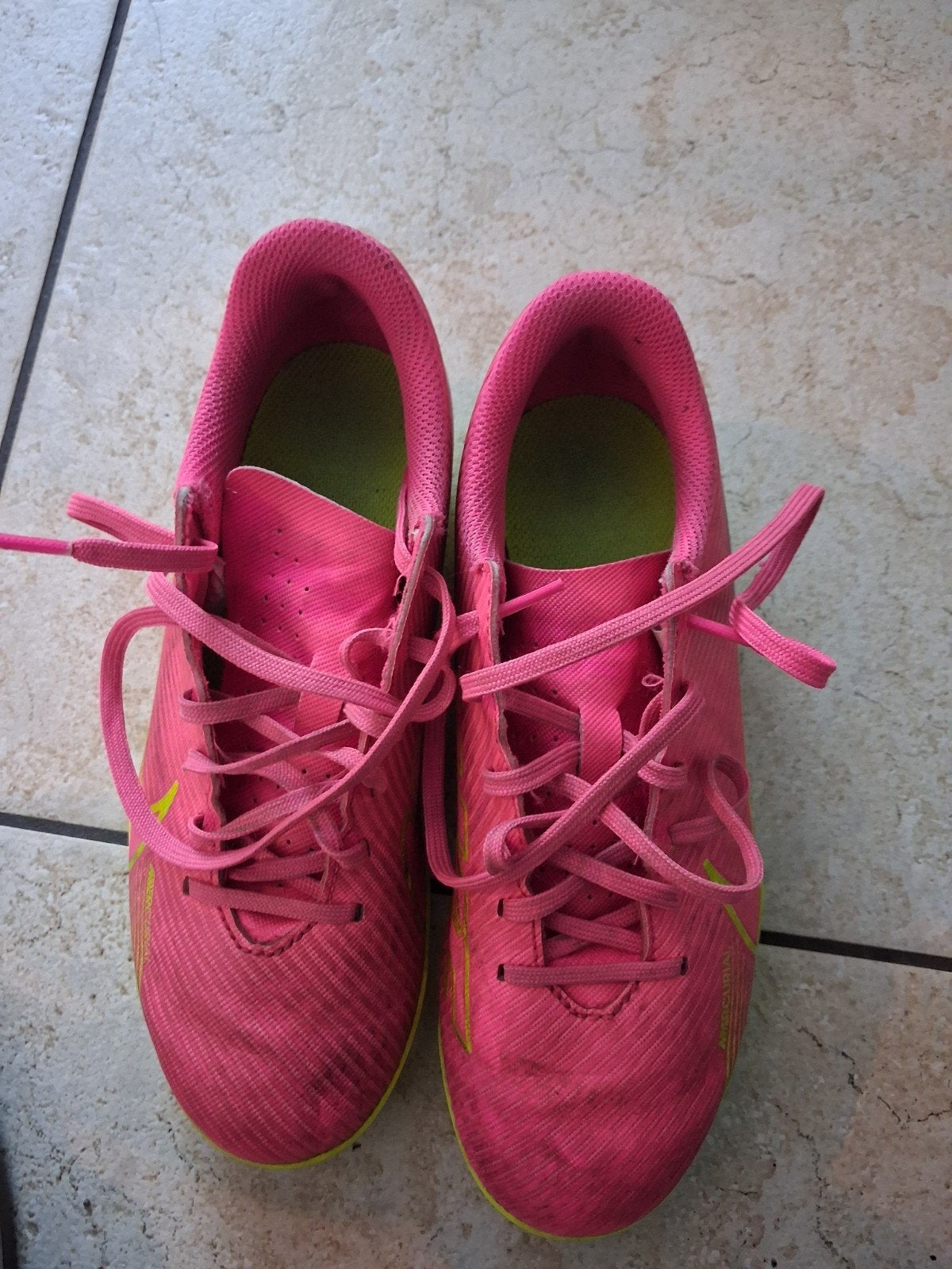 roze Nike voetbalschoenen mt 35,5, Ophalen, Gebruikt, Maat XS of kleiner, Schoenen