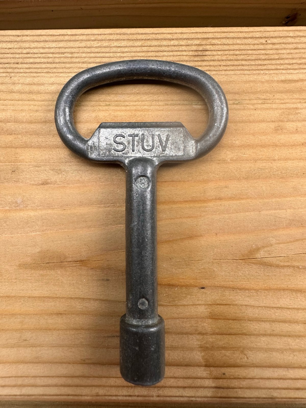 STÛV fireplace/stove key - 87 mm - triangular socket., Huis en Inrichting, Ophalen of Verzenden, Gebruikt, Vrijstaande haard, Houthaard