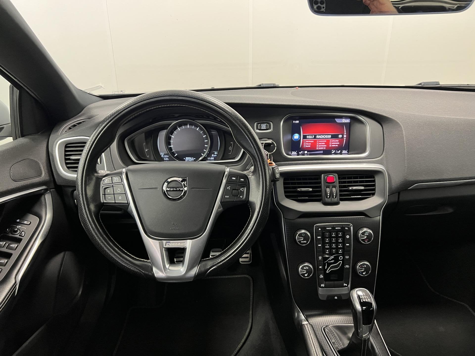 Volvo V40 2.0 T4 R-design Business Sport / Panodak / Stoelve, Auto's, Gebruikt, Euro 6, Handgeschakeld, 1500 kg