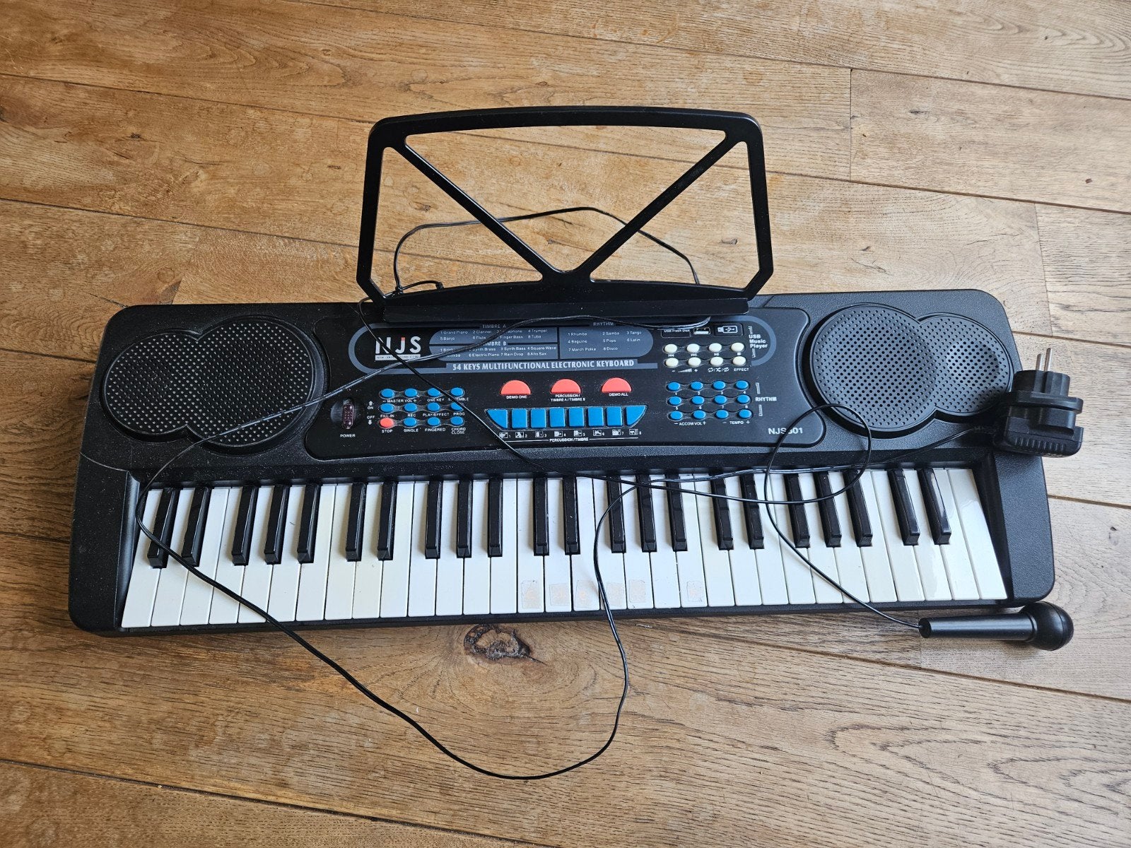 NJS Elektronisch Keyboard met 32 toetsen en microfoon, Gebruikt, Overige aantallen, Met standaard, Ophalen