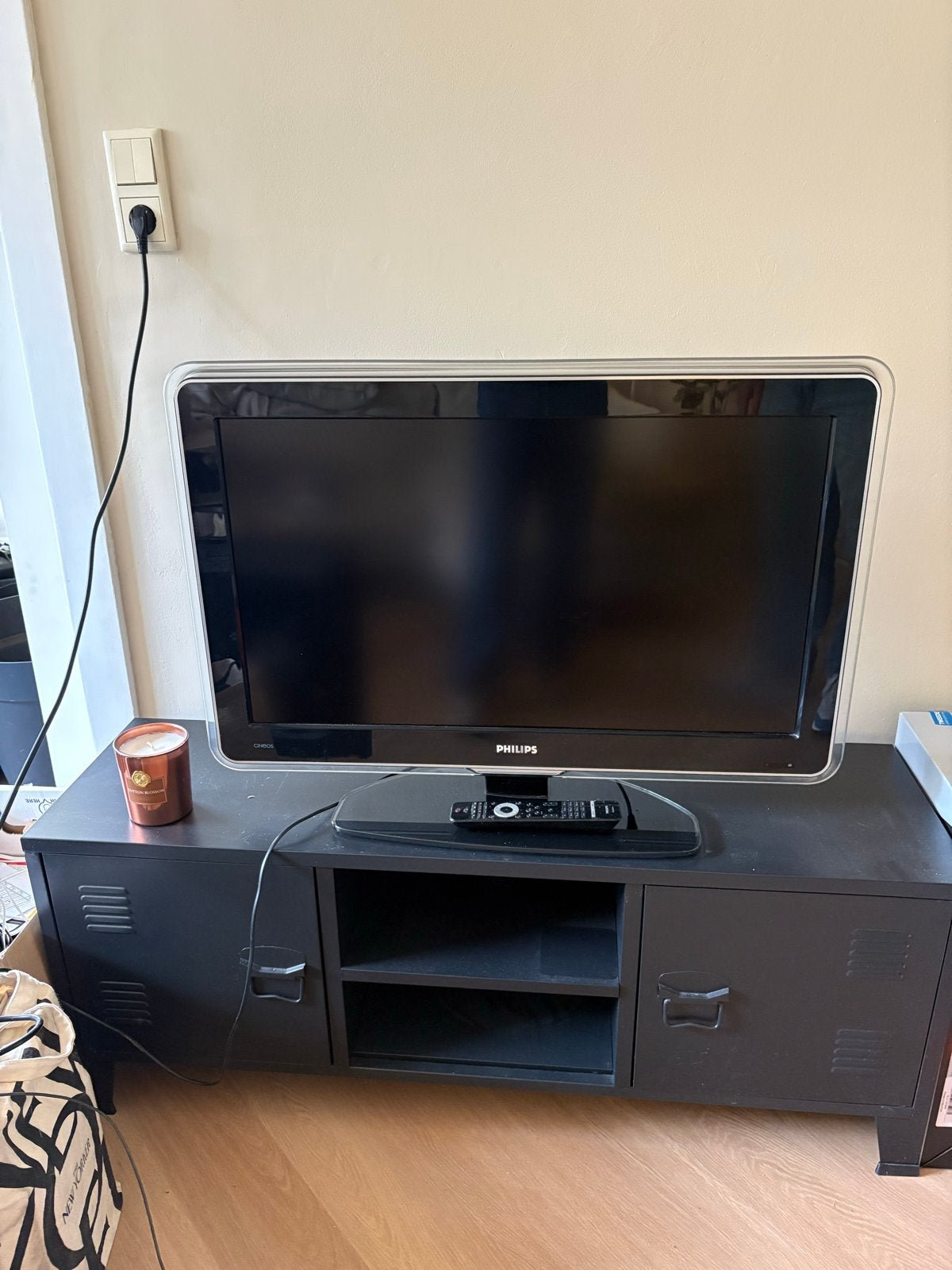 Philips Cineos 32 inch TV - Ambilight & Full HD, Ophalen, Philips, LCD, 80 tot 100 cm