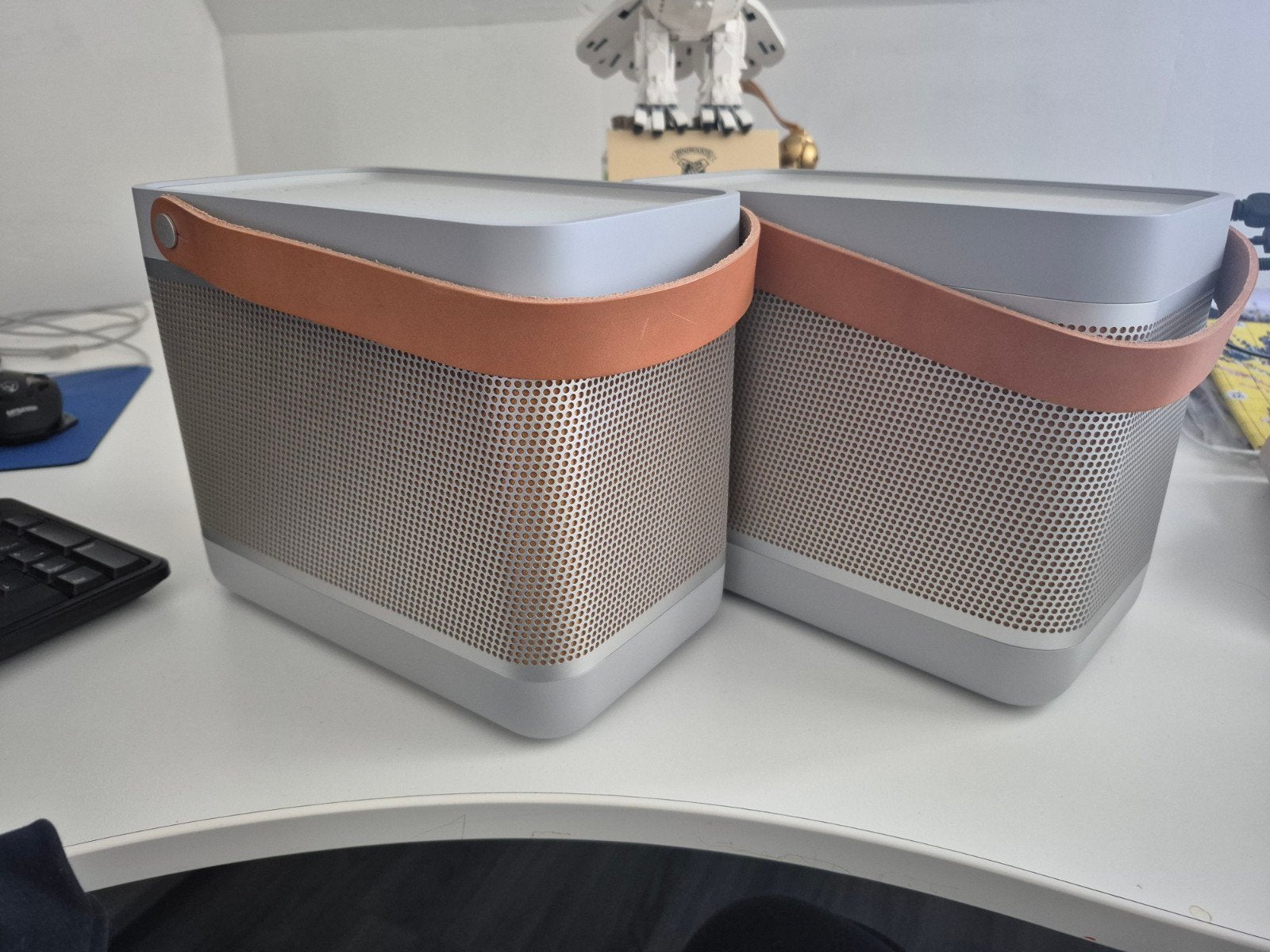 2 Bang&Olufsen Beolit 20 Grey Mist speakers, Ophalen, Bluetooth, Zo goed als nieuw, Bang & Olufsen
