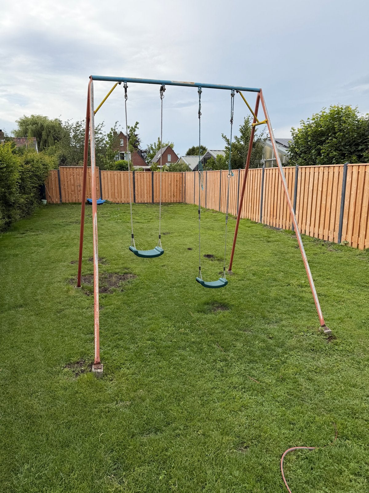 Schommelrek met twee schommels - zelf uitgraven, Kinderen en Baby's, Speelgoed | Buiten | Speeltoestellen, Ophalen, Gebruikt, Schommel