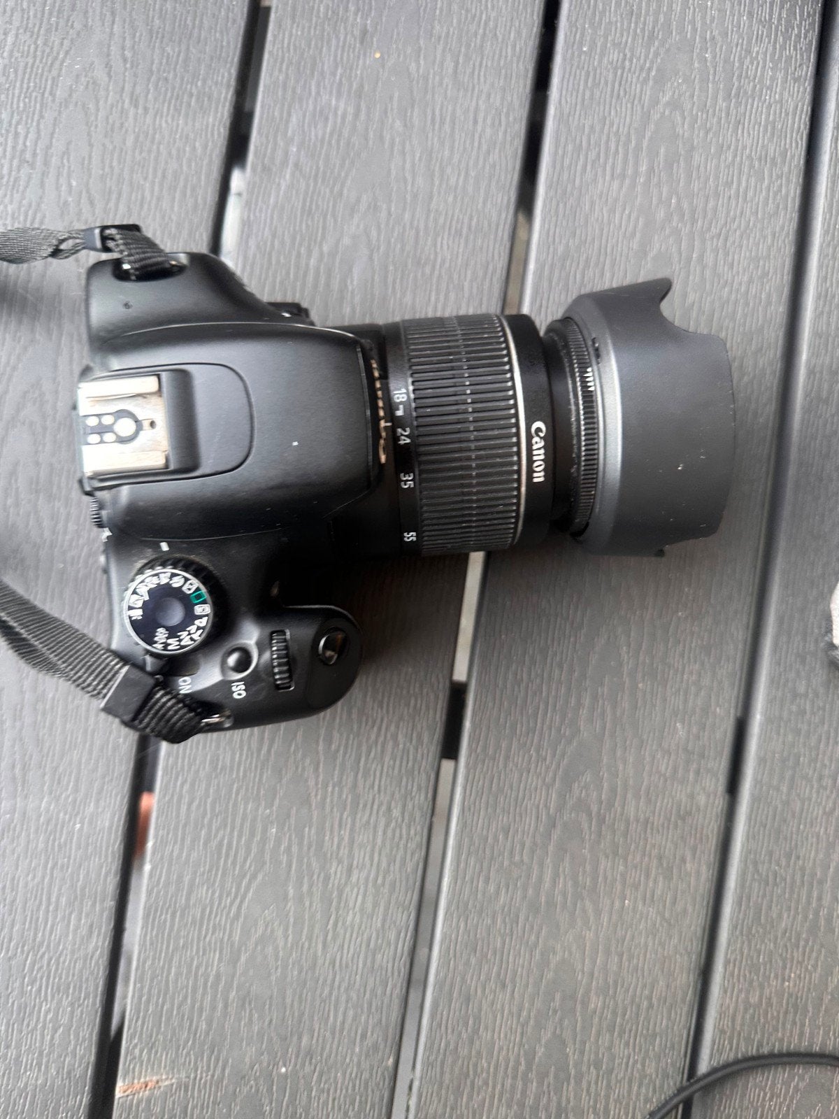 Canon EOS 550D spiegelreflexcamera met lader en zonnekap, Ophalen, Gebruikt, Spiegelreflex, Canon