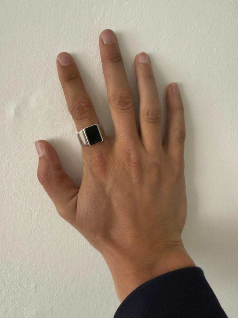 Silver ring (zwart edel), Ophalen of Verzenden, Zo goed als nieuw, Zwart, Handen en Nagels