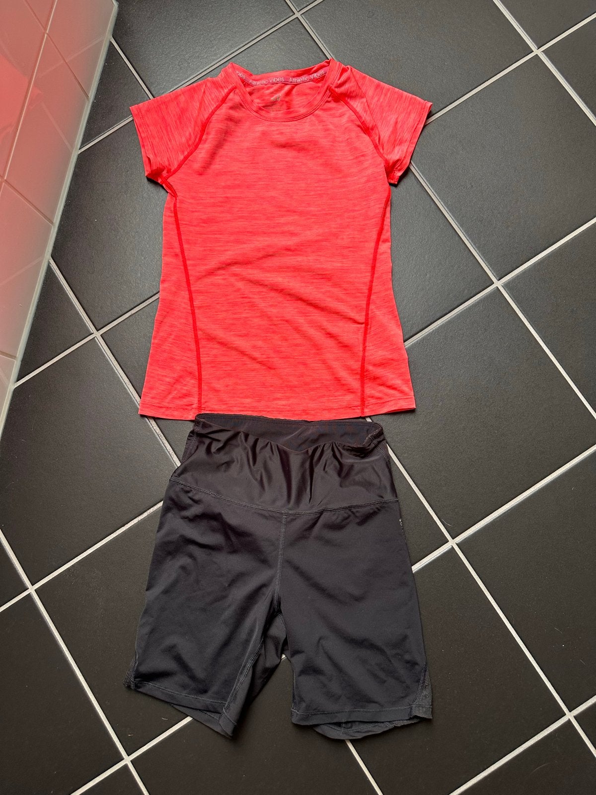 Gymkleding setje maat 134-140 (Athletic Vibes & Domyos), Ophalen of Verzenden, Gebruikt, Meisje, Setje
