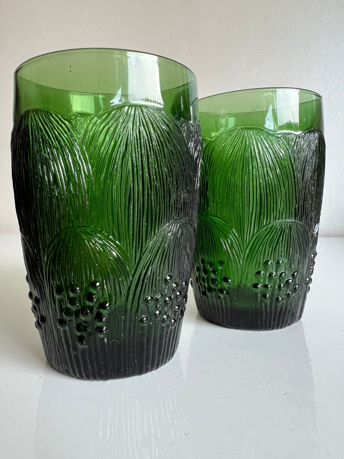 Vintage 2 Iittala Nuutajarvi Peony Glas Smaragdgroen Toikka, Ophalen of Verzenden, Zo goed als nieuw, Overige stijlen, Overige materialen