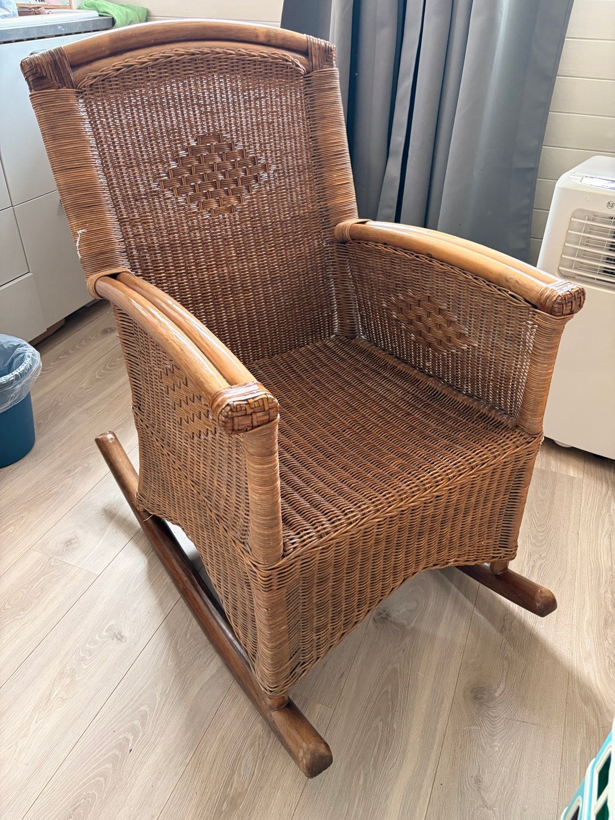 Rieten Schommelstoel - Comfortabel en Stijlvol, Ophalen, Gebruikt, Bruin, Riet of Rotan