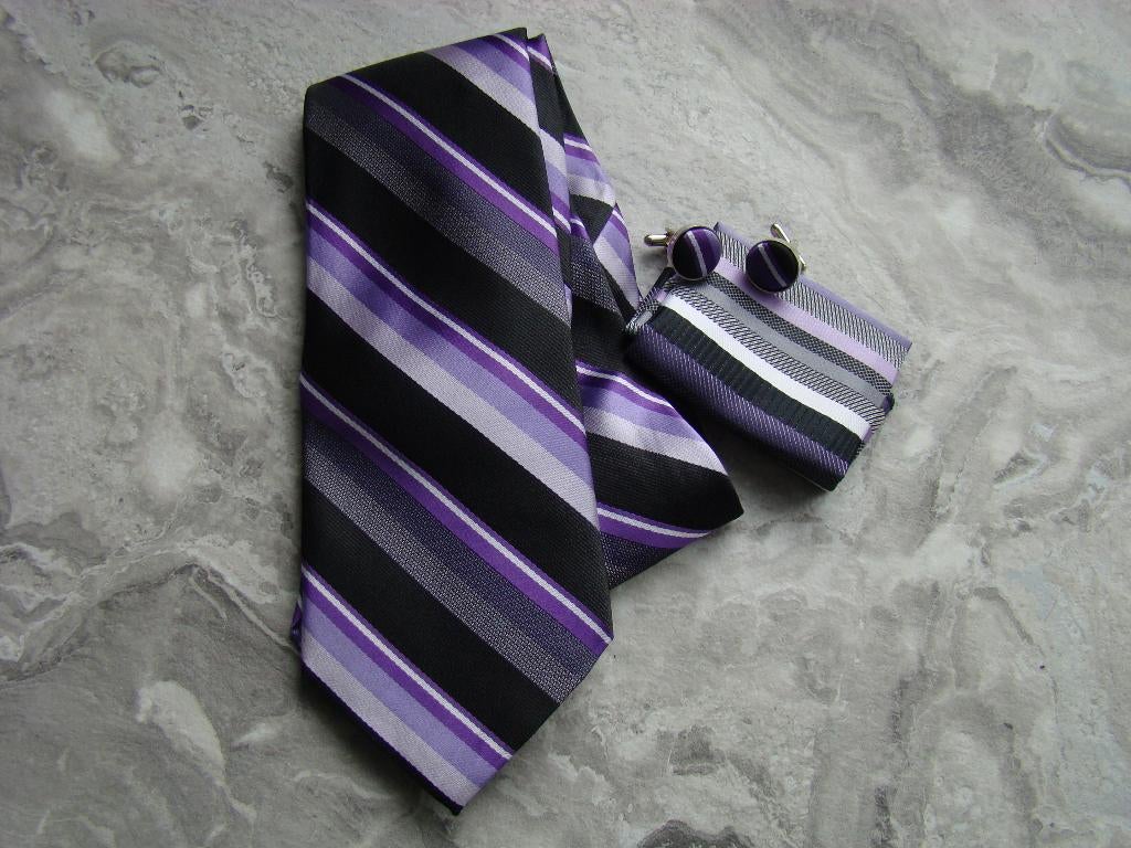 100% zijde Stropdas Pochet Manchetknopen Paars Zwart -NIEUW-, Ophalen of Verzenden, Nieuw, Paars, Met patroon