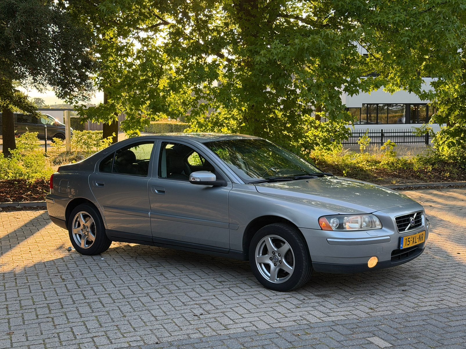 Volvo S60 2.4 170PK 2007 Grijs NAP Benzine Airco jaar APK, Auto's, Voorwielaandrijving, Traction-control, Zwart, S60