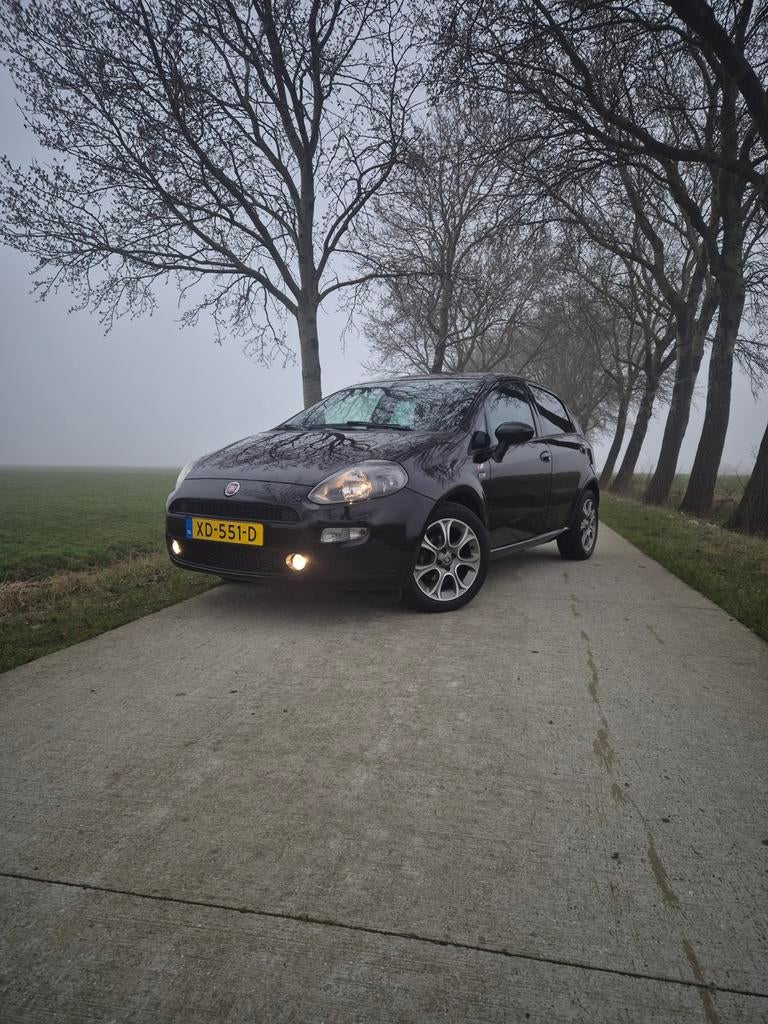 Fiat Punto 0.9 Twinair Turbo 100pk 5d 2018 Zwart, Auto's, Voorwielaandrijving, Stof, Origineel Nederlands, Handgeschakeld