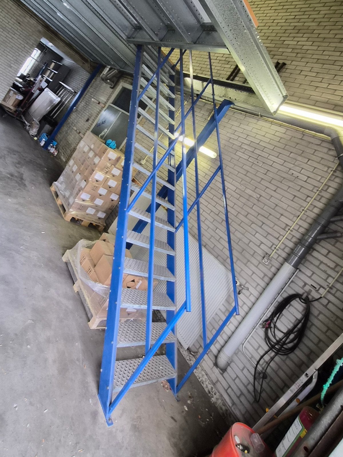Entresolvloer Trap - Stalen / Metalen Trap - Verdiepingstrap, Ophalen, Gebruikt, Trap, 2 tot 4 meter