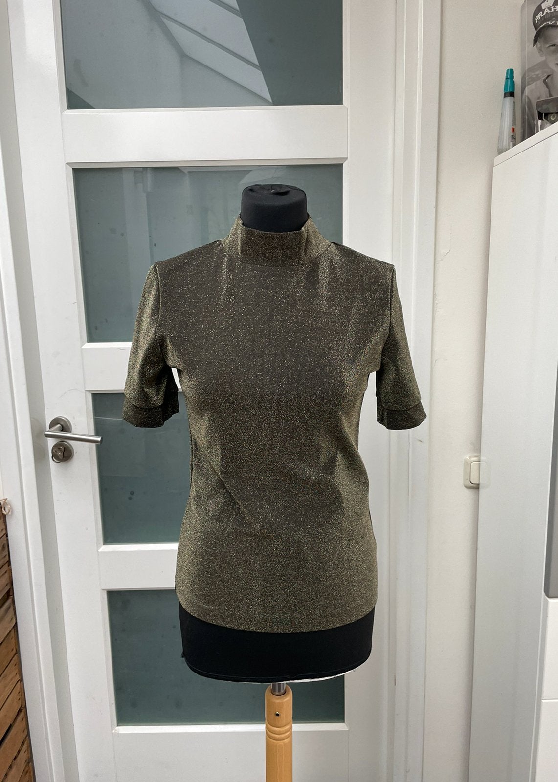 Drykorn stretch tshirt “Lale” maat M goud/ zwart glitter, Drykorn, Overige kleuren, Ophalen of Verzenden, Zo goed als nieuw