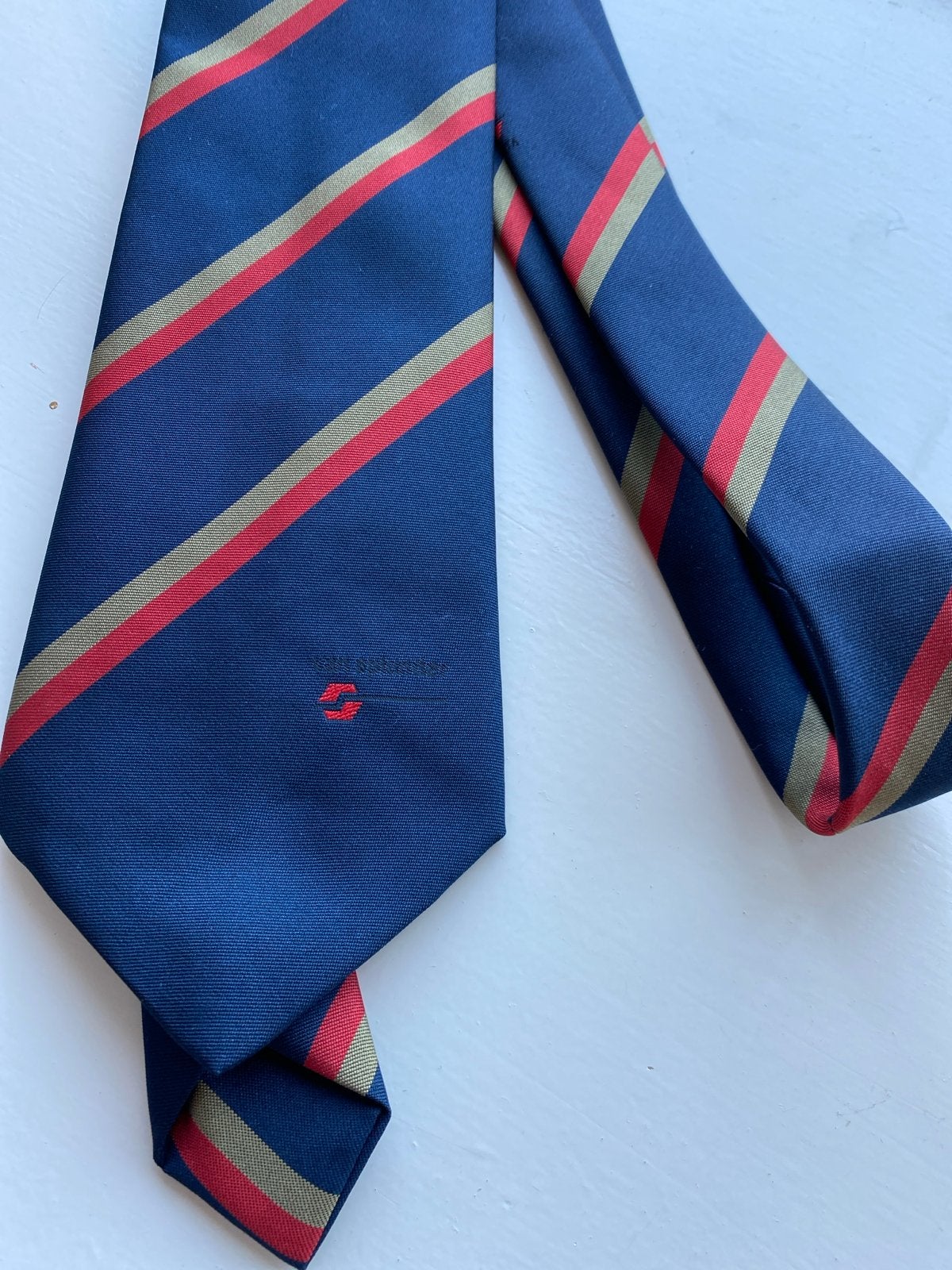 Nette gestreepte stropdas in blauw, rood en goud NS, Kleding | Heren, Ophalen of Verzenden, Zo goed als nieuw, Blauw, Met patroon