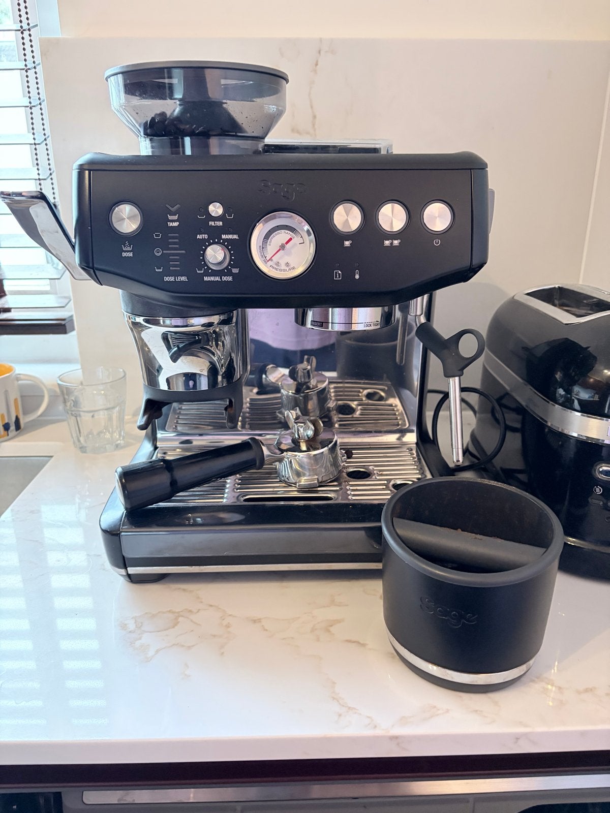 Sage Barista Express impress - Zwart. Garantie tm Mei 2027, Witgoed en Apparatuur, Koffiezetapparaten, Gebruikt, Espresso apparaat