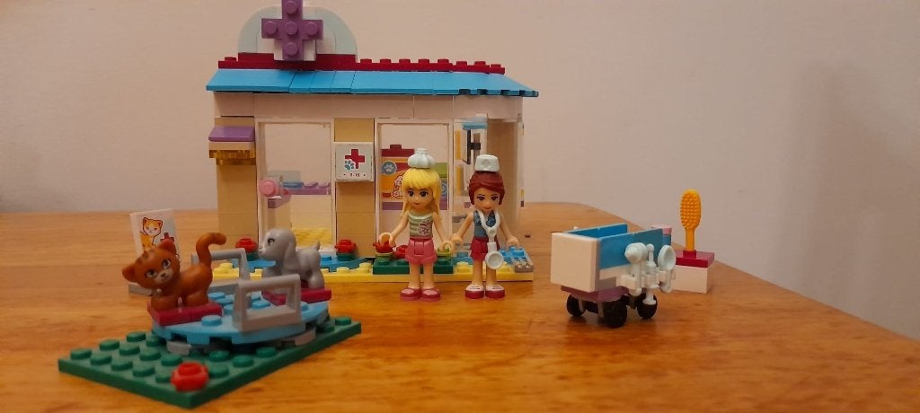 Lego Friends dierenkliniek 41085, Gebruikt, Lego, Friends, Ophalen of Verzenden