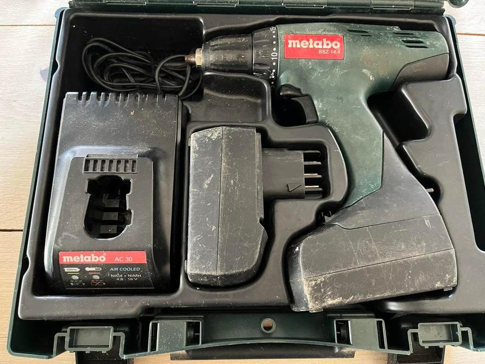 Metabo Accuboormachine BSZ 14.4 met koffer en laders, Ophalen, Gebruikt, Variabele snelheid, Boor- en Schroefmachine