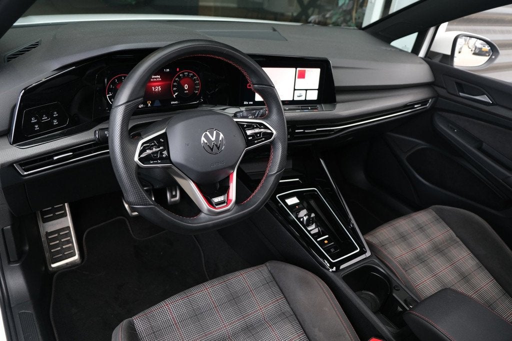 Volkswagen Golf 8 2.0 TSI GTI 245PK DSG Pano Led ACC Trekhaa, Gebruikt, 4 cilinders, 1984 cc, Wit