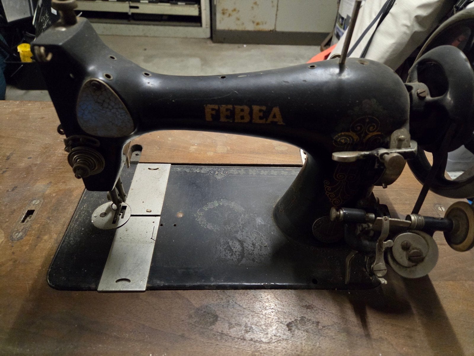 Antieke FEBEA Naaimachine met gietijzeren onderstel, Ophalen