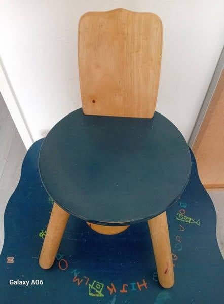 Te koop:  Kleuter tafel met stoeltje., Ophalen, Gebruikt