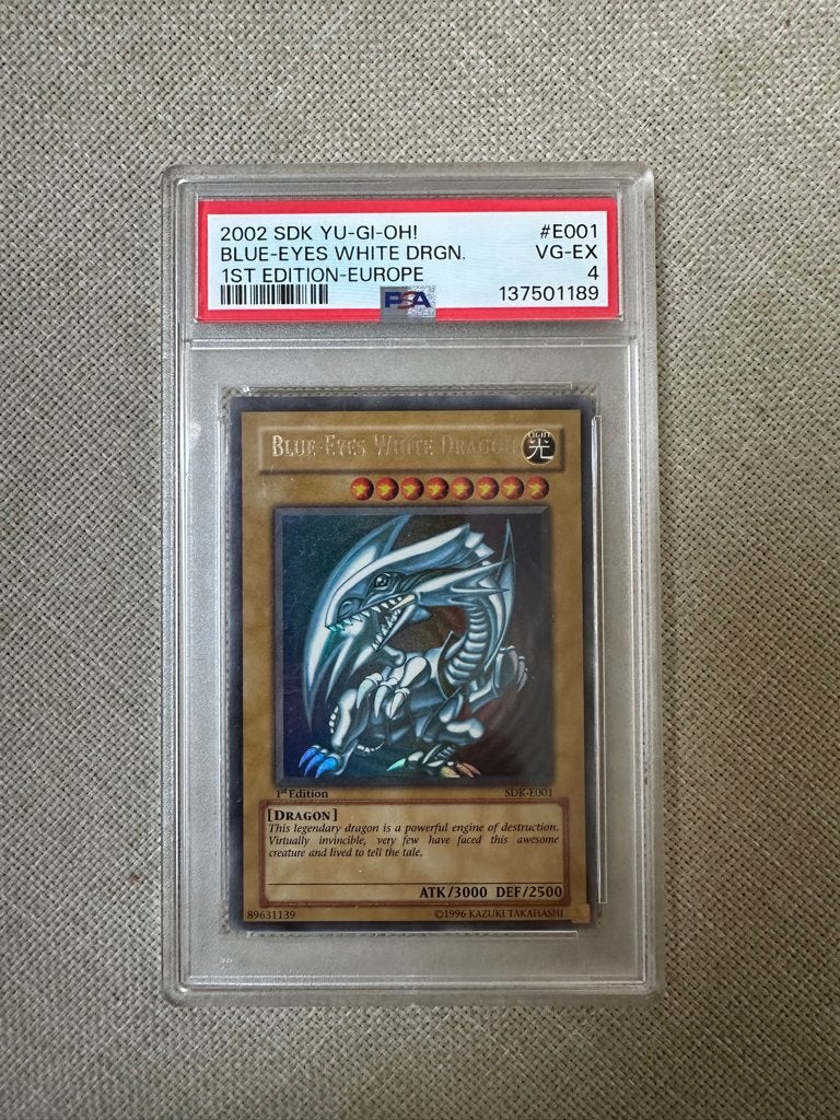 Blue Eyes White Dragon | 1st Edition | PSA 4 (SDK-E001), Ophalen of Verzenden, Zo goed als nieuw, Losse kaart