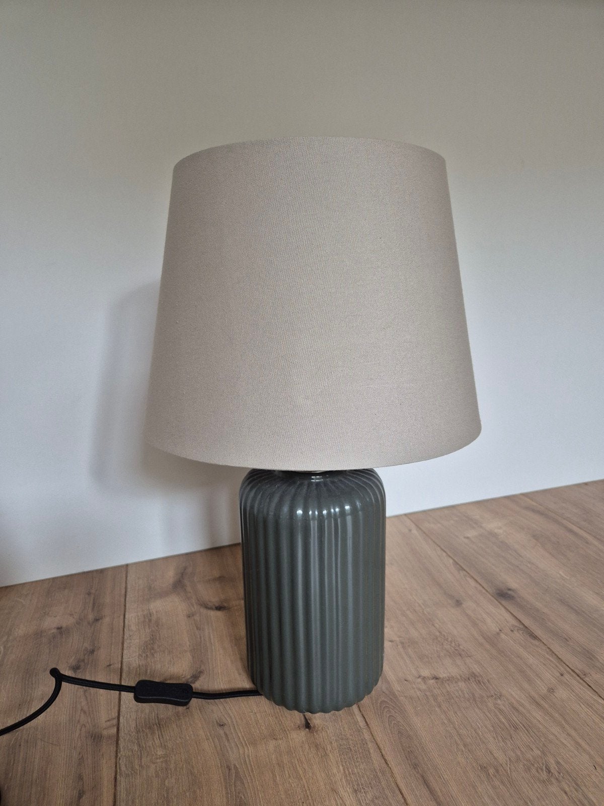 IKEA SNÖBYAR Tafellamp - Grijsgroen met Beige Kap, Ophalen, Met schakelaar, Groen, Textiel