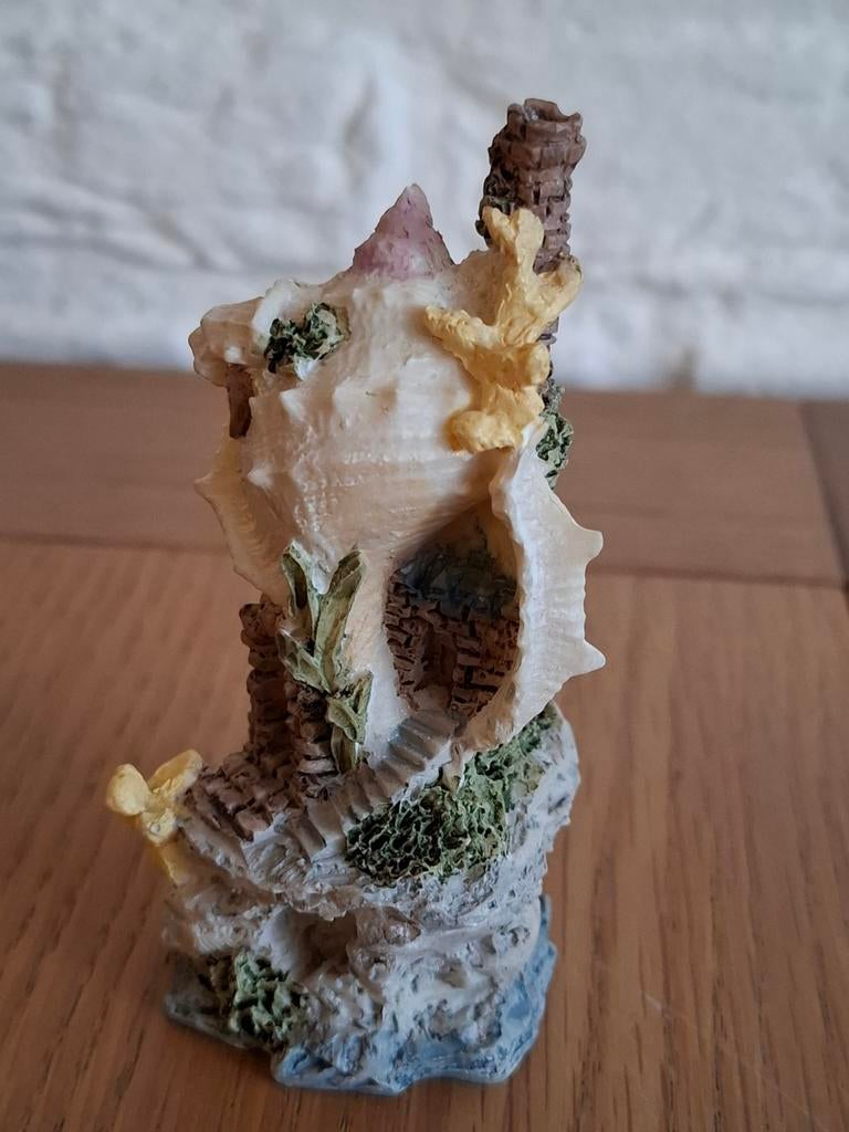 Beeldje van een schelpen paleis. Conch. Elfenhuisje. H 9 cm., Ophalen of Verzenden, Zo goed als nieuw, Fantasy