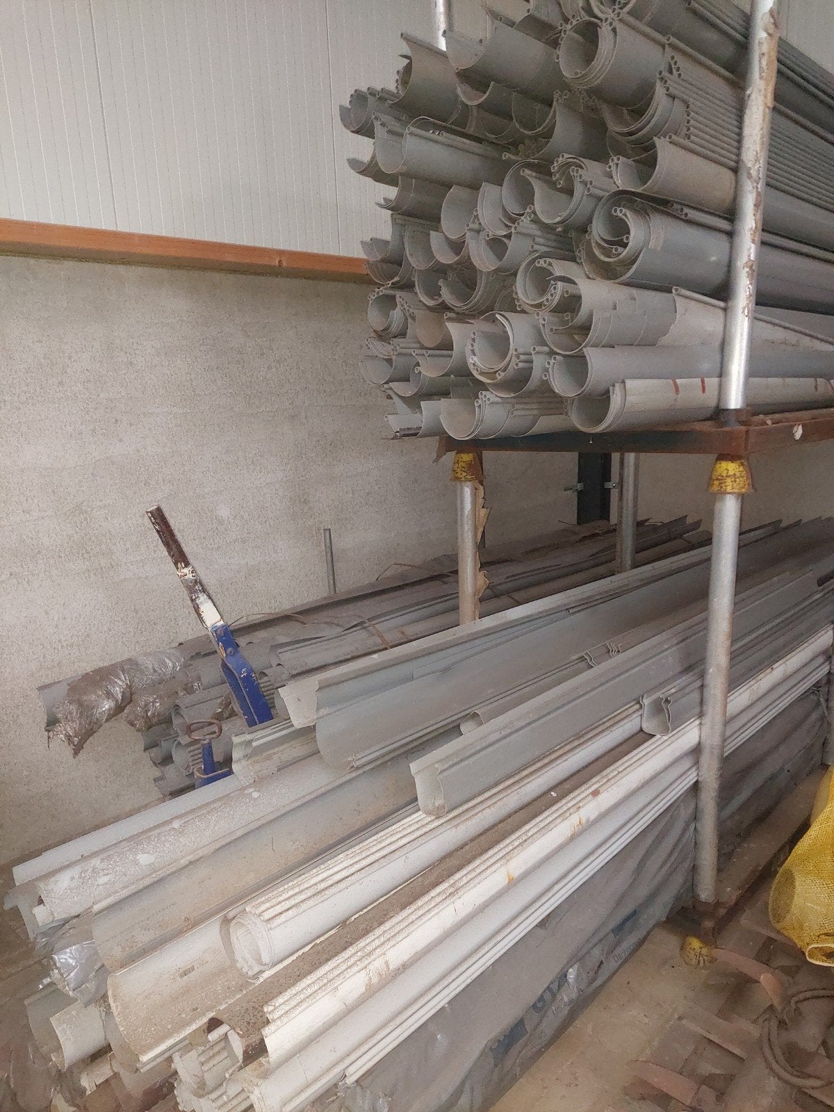 Diverse PVC dakgoten - ongebruikt, Doe-het-zelf en Verbouw, Buizen en Afvoer, Ophalen, Pvc, 2 tot 4 meter, 60 tot 80 mm