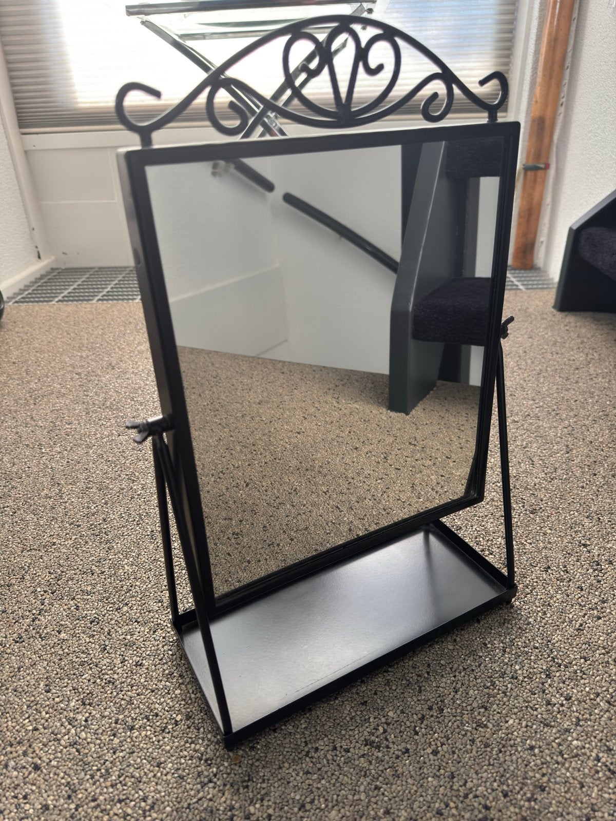 IKEA KARMSUND Tafelspiegel met standaard en bakje, Ophalen, Minder dan 50 cm, Zo goed als nieuw, Minder dan 100 cm
