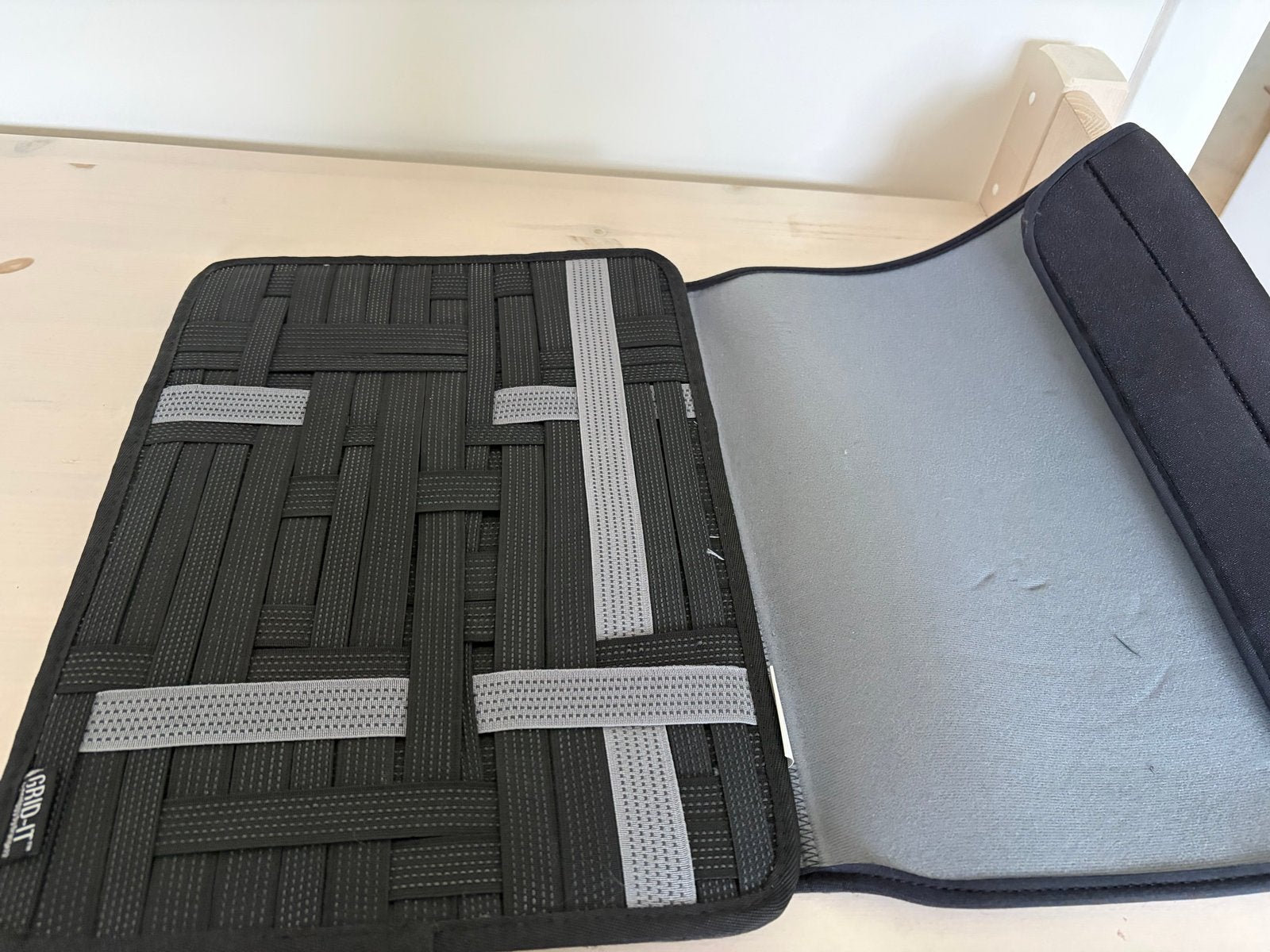 Laptophoes met organizer voor kabels en kleine items, Computers en Software, Laptoptassen, Ophalen, Gebruikt, Gevoerd laptopvak