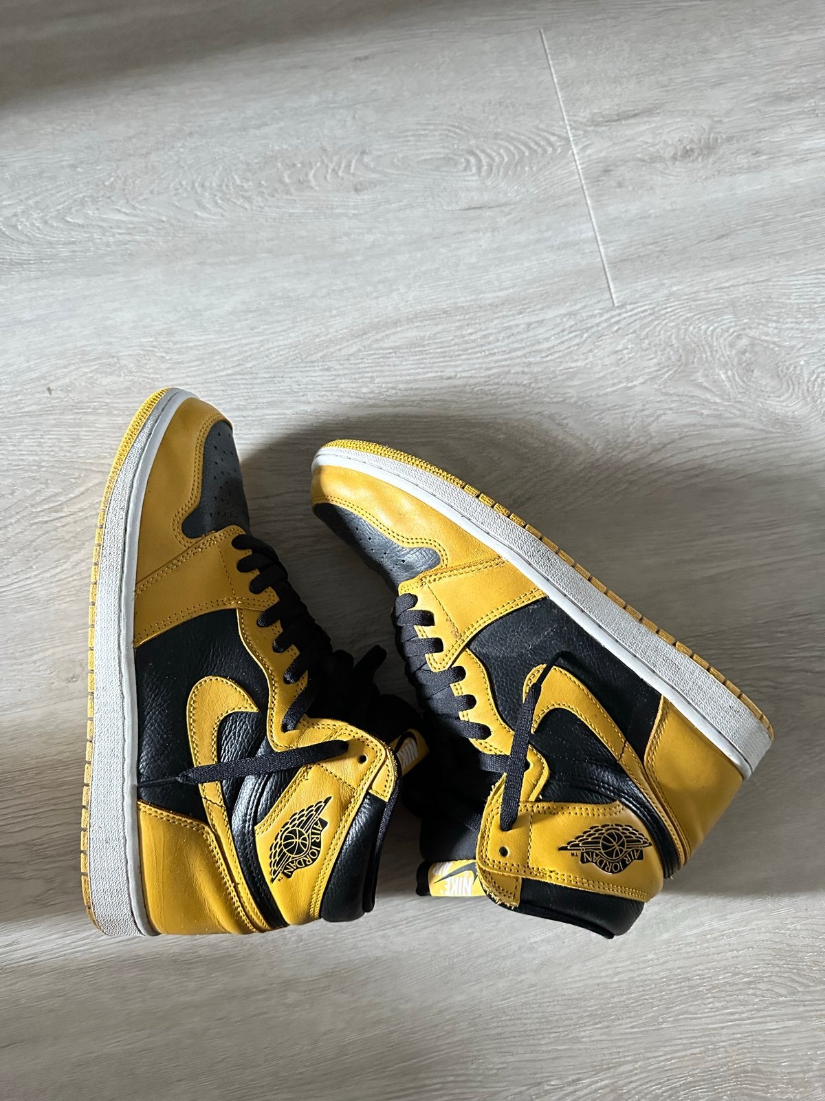 Nike Air Jordan 1 High Pollen - Zo goed als nieuw, Kleding | Heren, Ophalen of Verzenden, Zo goed als nieuw, Overige kleuren, Sneakers of Gympen