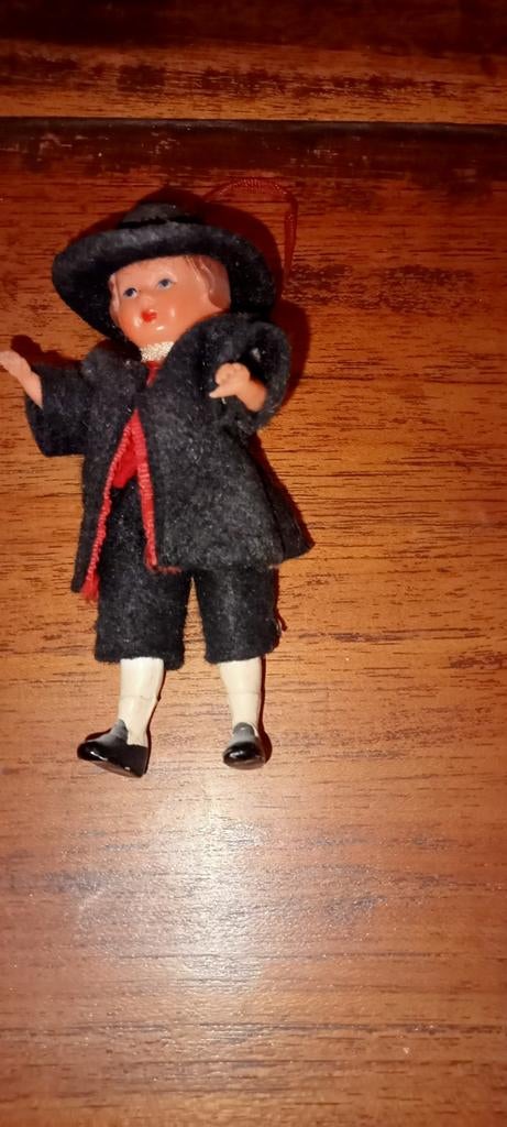 Popje in Duitse Klederdracht - 10 cm, Ophalen of Verzenden, Zo goed als nieuw, Pop