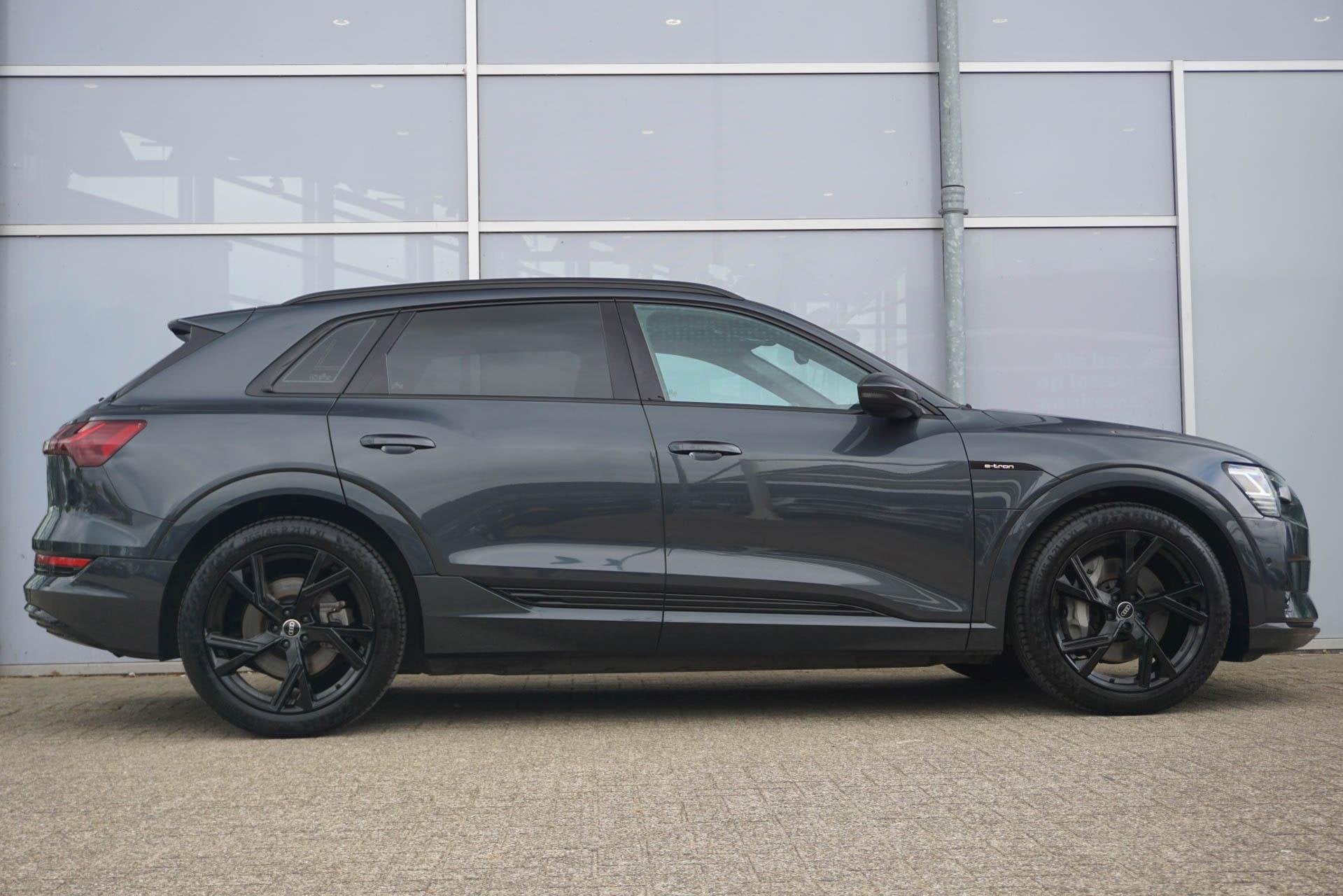 Audi e-tron 55 408pk Quattro Advanced Edition 95 kWh | Trekh, Auto's, Automaat, 131 €/maand, Stof, Zwart