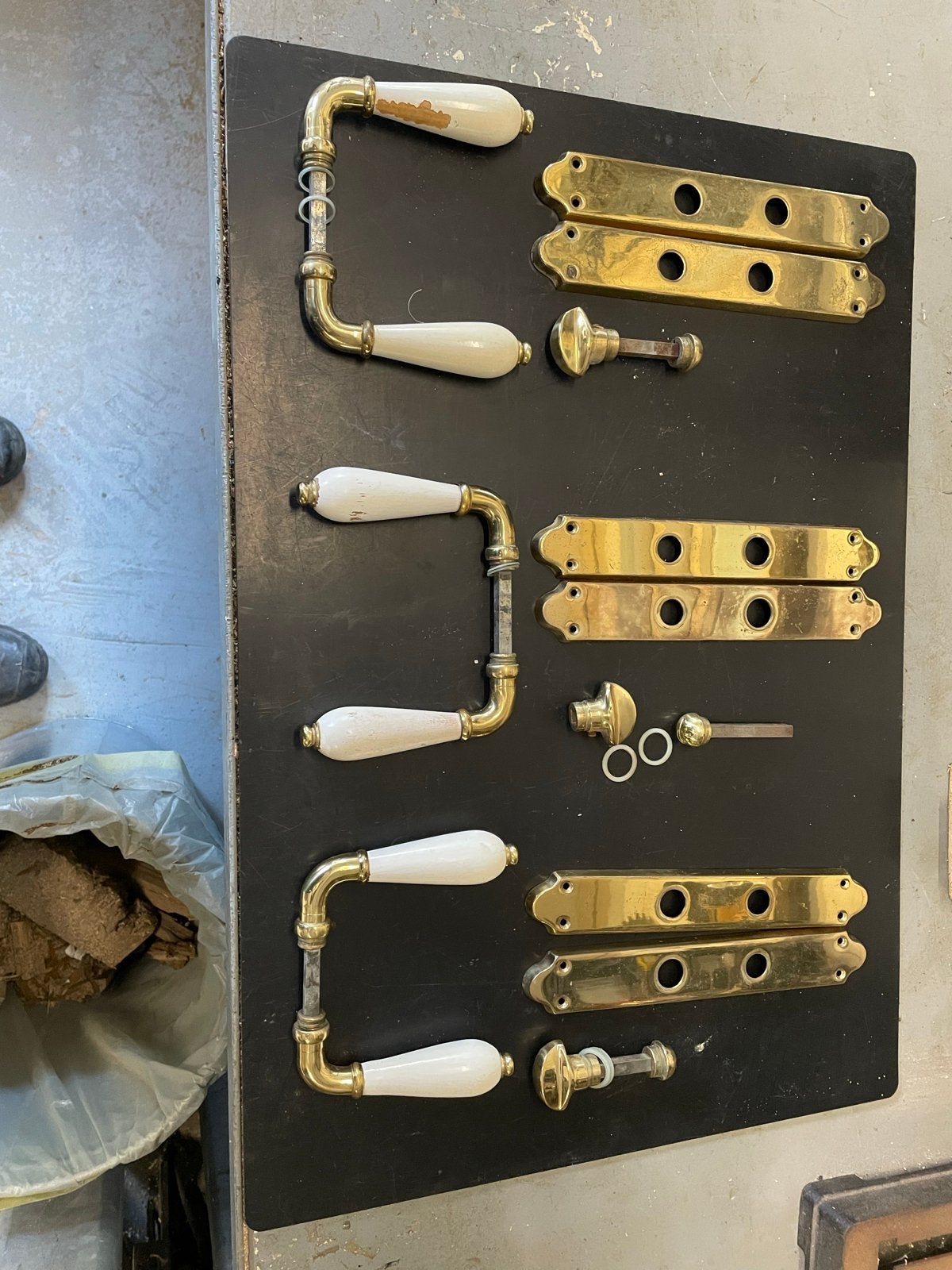 3 sets messing en houten deurklinken - Nostalgisch, Doe-het-zelf en Verbouw, Ophalen of Verzenden, Gebruikt, Koper of Messing